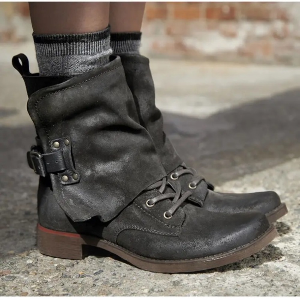 Zigi Girl Funnel Boots. Size 7.